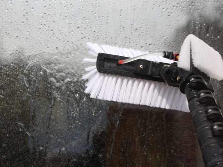 Window cleaner using a water-fed pole on upper windows